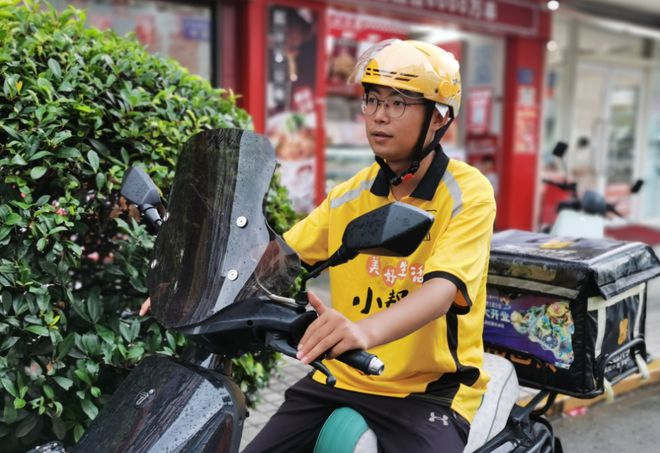 装手机支架交警：不是为难大家是为了安全long8唯一中国网站电动车不允许安